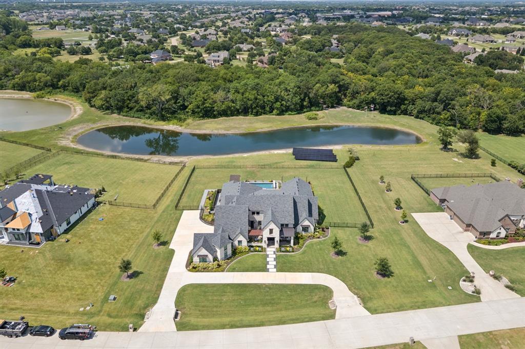 725 Inverness Lane