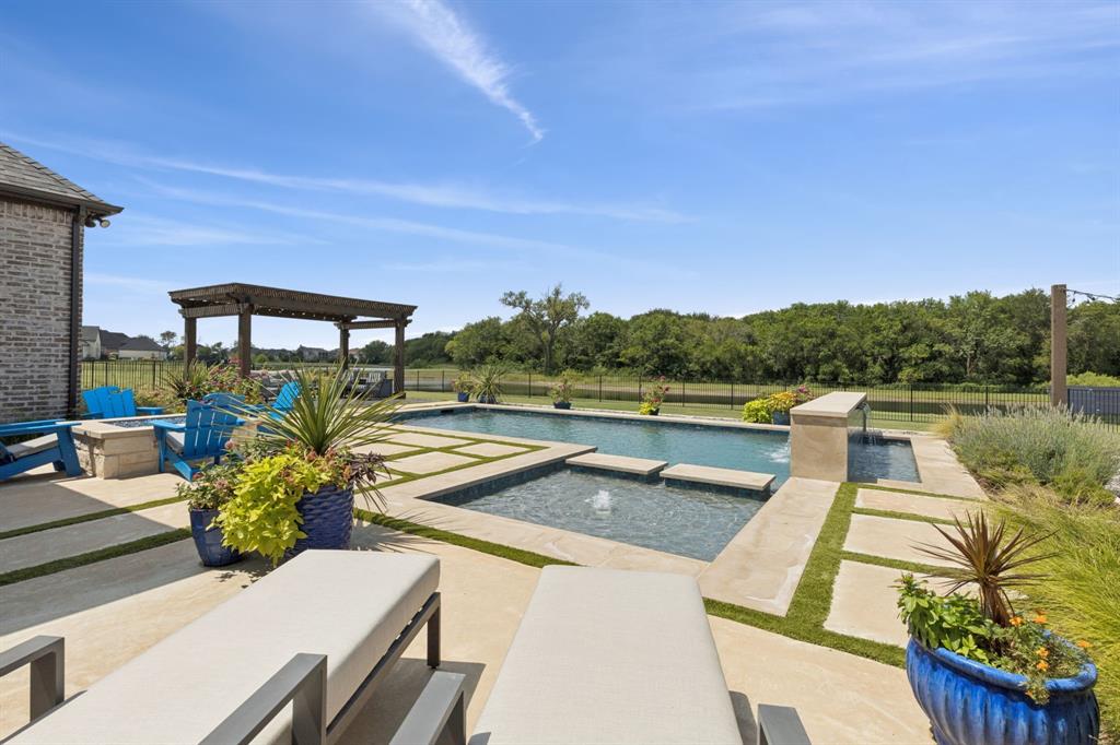 725 Inverness Lane