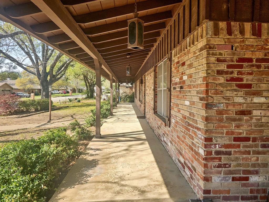 1807 Elm Crest Drive