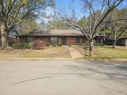 1807 Elm Crest Drive Arlington TX 76012