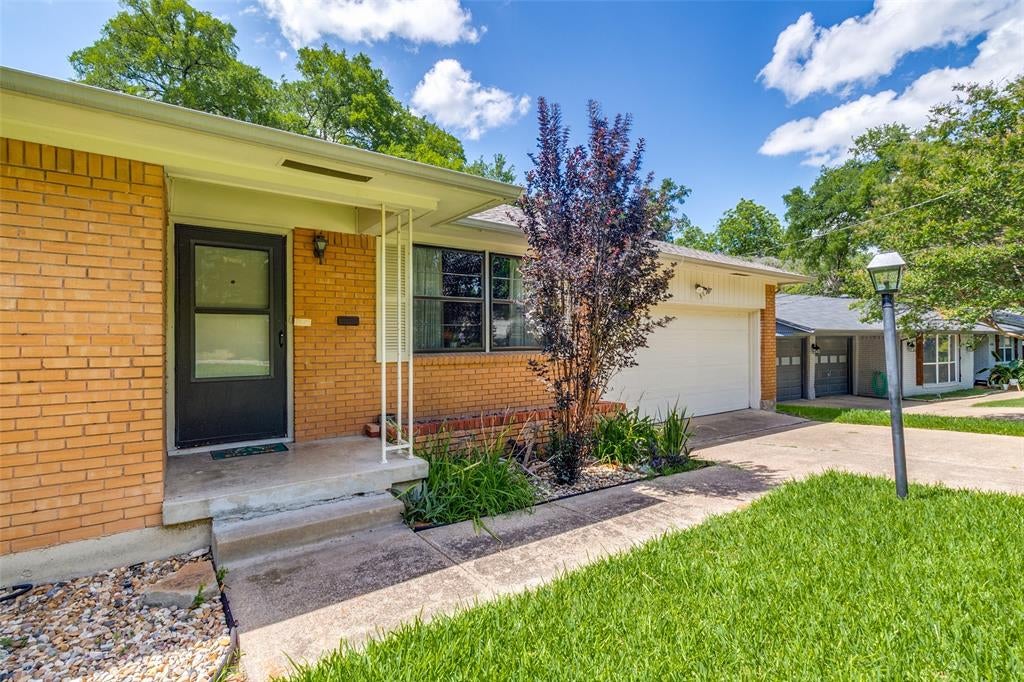 8125 Hunnicut Road