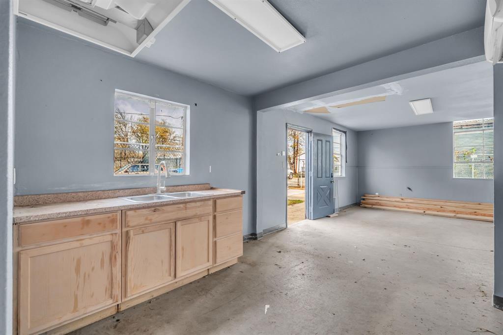 Hietts Indust Add - Commercial Sale