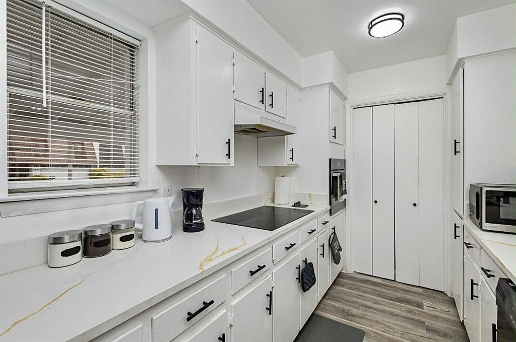 Saint Claire Woods Twnhs - Residential