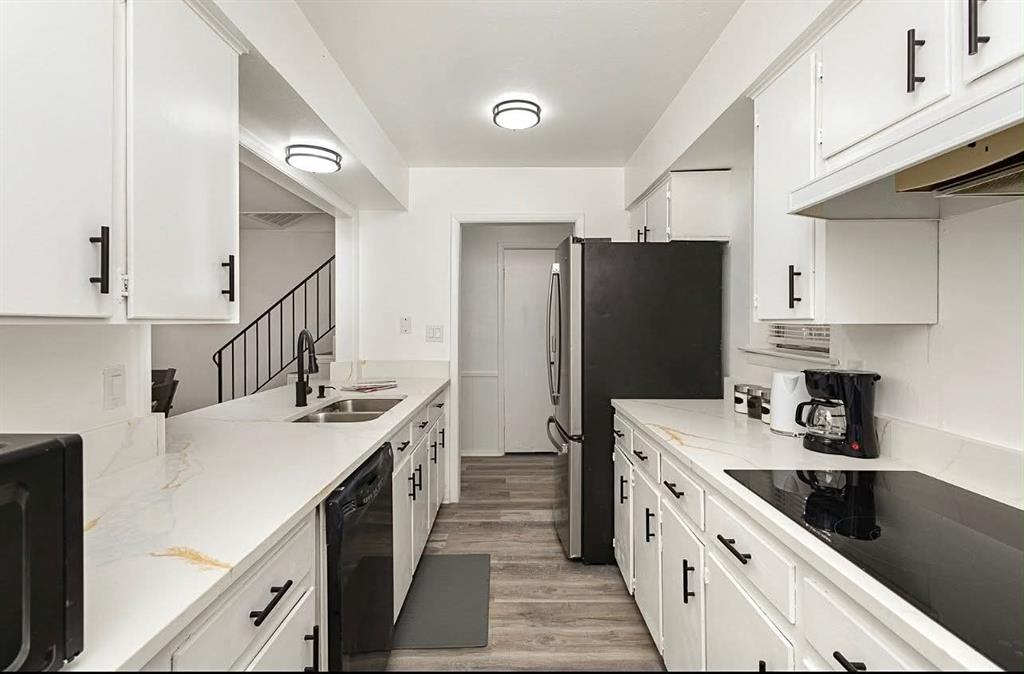 Saint Claire Woods Twnhs - Residential