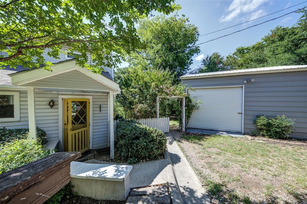 402 Aqua Way