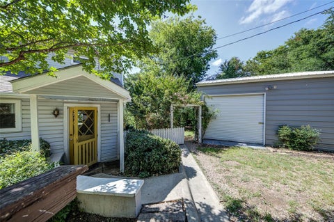 Tiny photo for 402 Aqua Way, Lake Bridgeport, TX 76426 (MLS # 21396877)