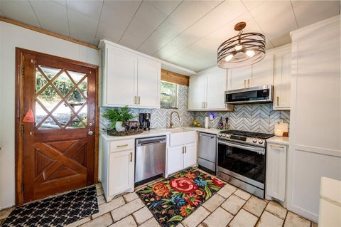 Tiny photo for 402 Aqua Way, Lake Bridgeport, TX 76426 (MLS # 21396877)