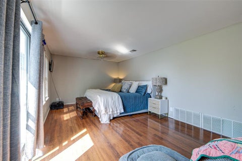 Tiny photo for 402 Aqua Way, Lake Bridgeport, TX 76426 (MLS # 21396877)