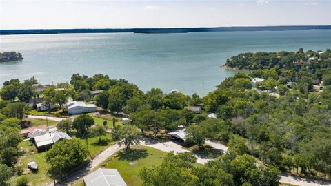 Tiny photo for 402 Aqua Way, Lake Bridgeport, TX 76426 (MLS # 21396877)