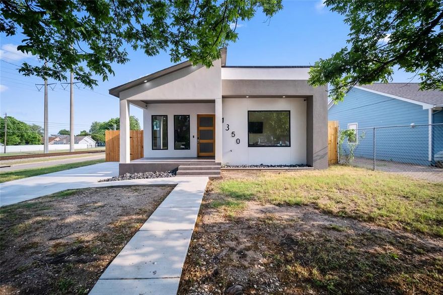 Beautifully remodeled and filled with natural light, this modern retreat offers style, comfort, and an unbeatable location just minutes from Downtown Dallas, Bishop Arts, parks, and dining. The open-concept living and dining areas flow seamlessly into a stunning kitchen featuring custom wood cabinetry, white quartz countertops, stainless steel appliances, and a spacious island perfect for gathering. Hardwood floors add warmth throughout the main spaces and primary suite. Three bedrooms and two updated baths include a spa-like secondary bath with a freestanding soaking tub. Enjoy a welcoming front porch and large backyard ideal for entertaining or relaxing. Move-in ready and won’t last.