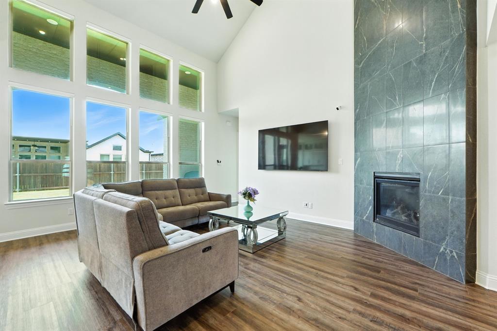 3903 Macarthur Drive