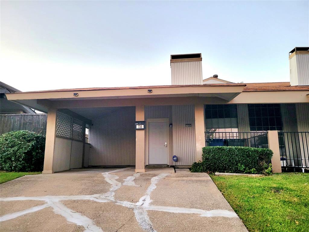 735 Arrowhead Circle