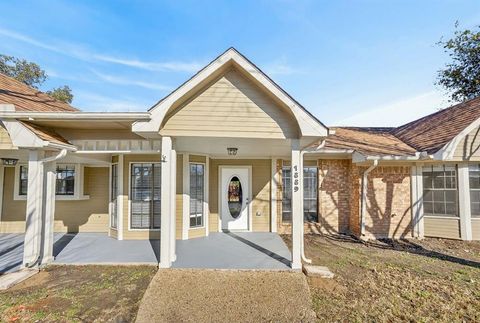 Photo of 1889 TREE CREST Drive, Lewisville, TX 75077 (MLS # 21208516)