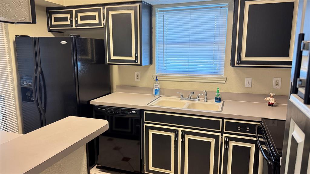 Cloisters Condo The - Residential