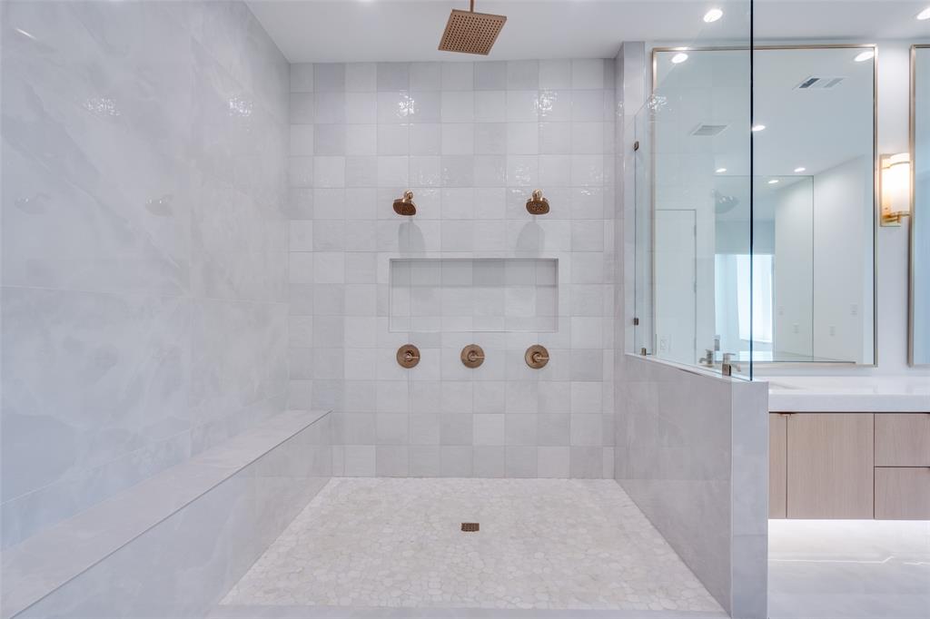 HAL MOSELEYS - Residential