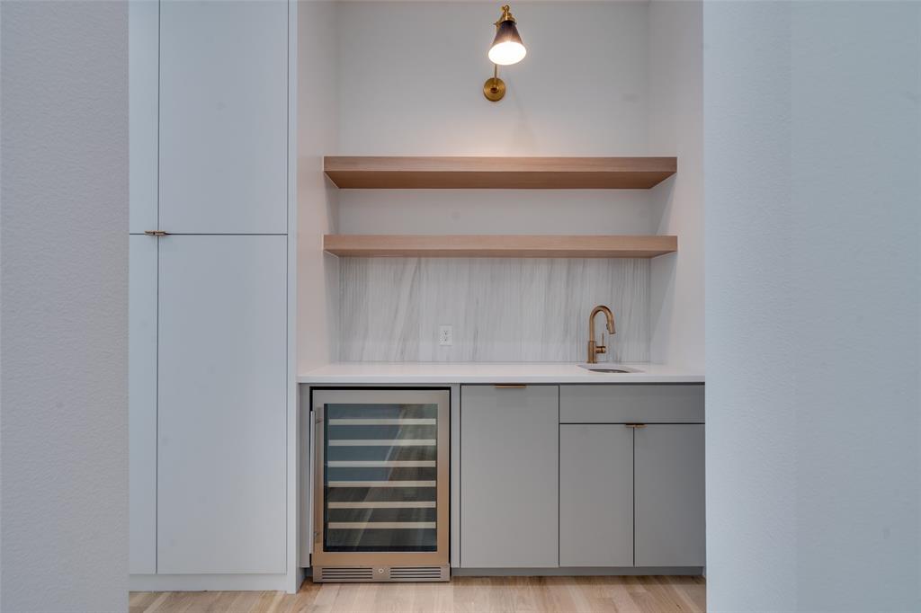 HAL MOSELEYS - Residential