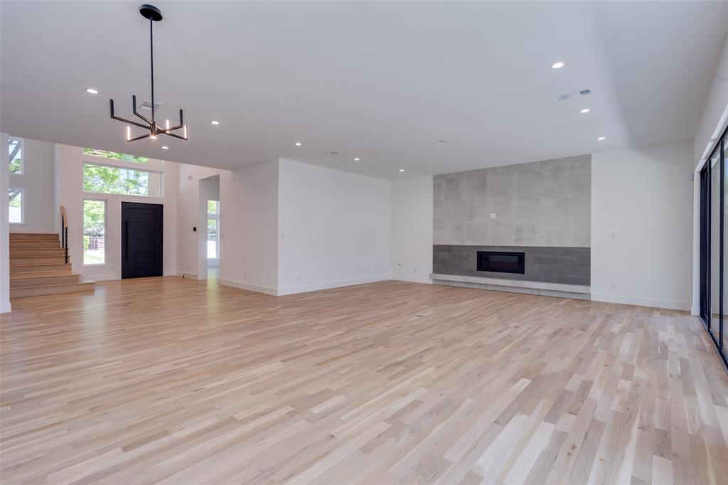 HAL MOSELEYS - Residential