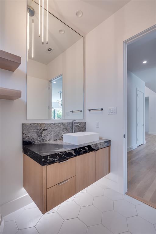 HAL MOSELEYS - Residential