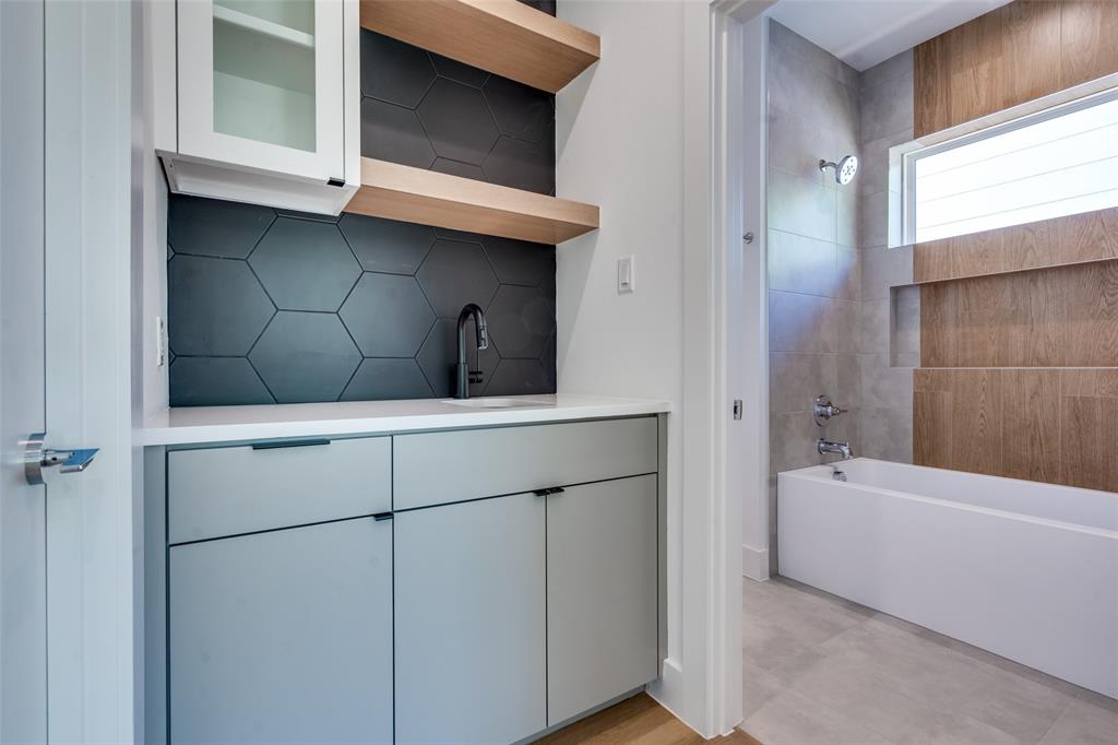 HAL MOSELEYS - Residential