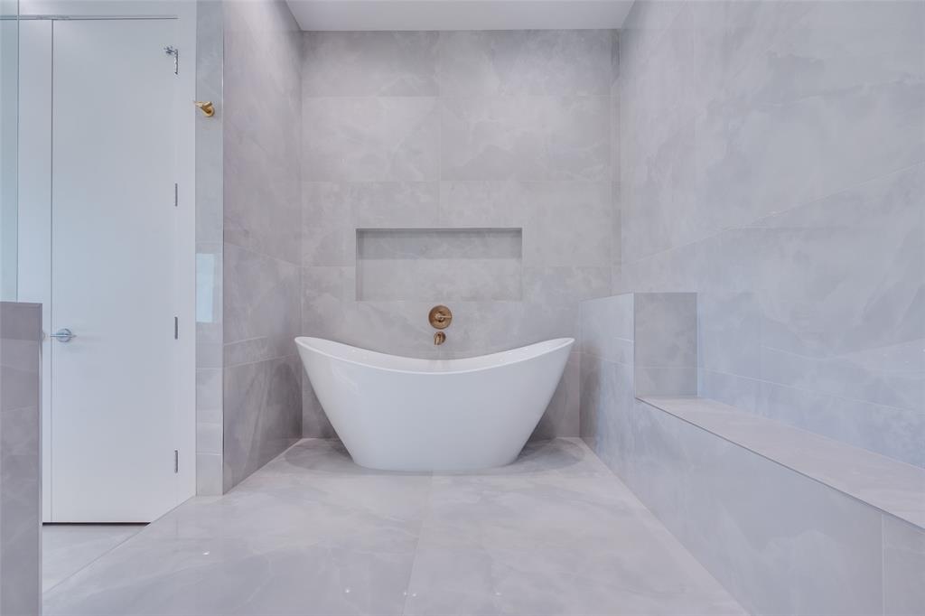 HAL MOSELEYS - Residential