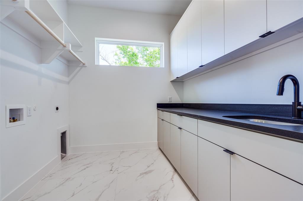 HAL MOSELEYS - Residential