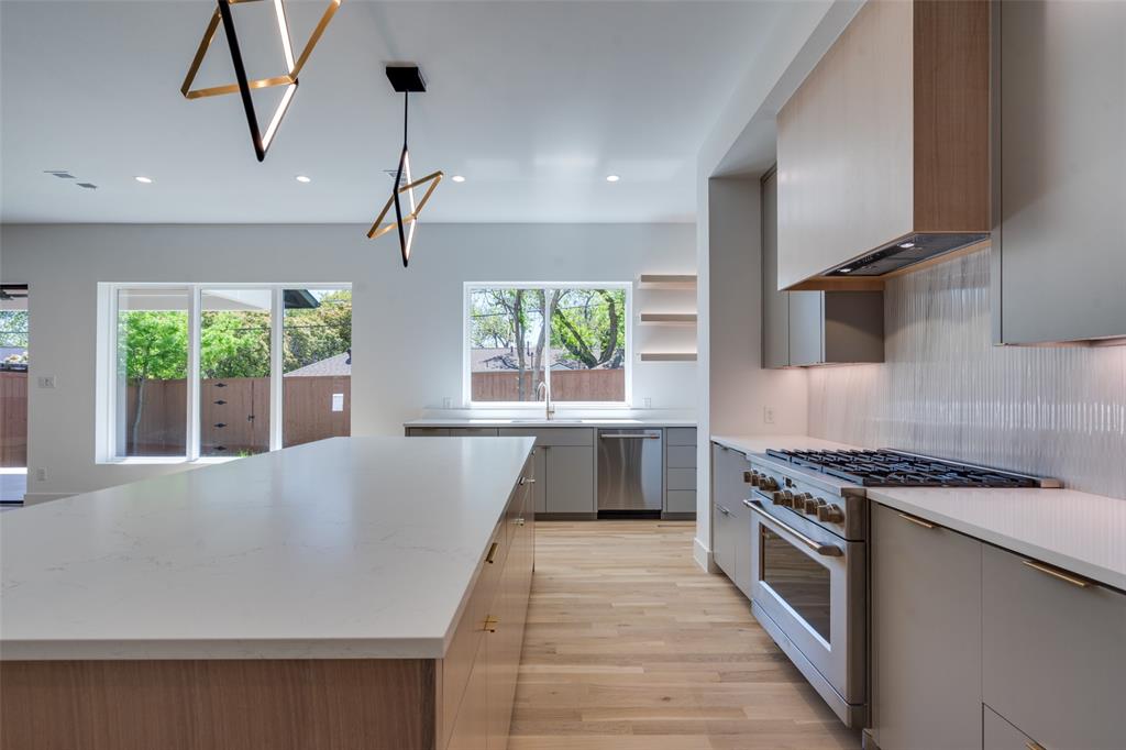 HAL MOSELEYS - Residential