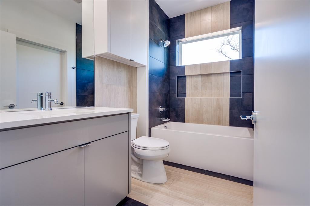 HAL MOSELEYS - Residential