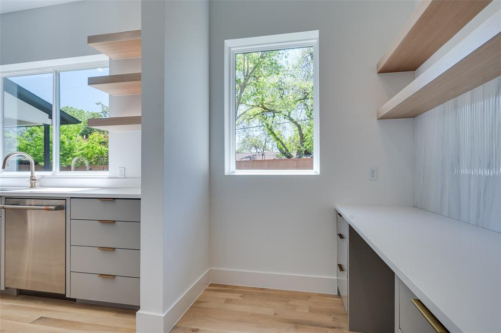 HAL MOSELEYS - Residential