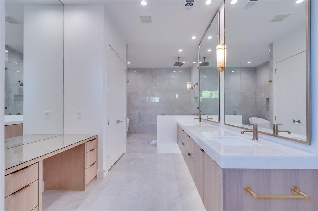 HAL MOSELEYS - Residential