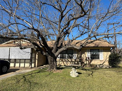 Photo of 14847 Green Valley Drive, Balch Springs, TX 75180 (MLS # 21136601)