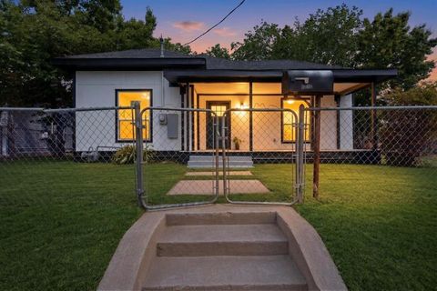 Photo of 1612 Jones Street, Greenville, TX 75401 (MLS # 21235174)