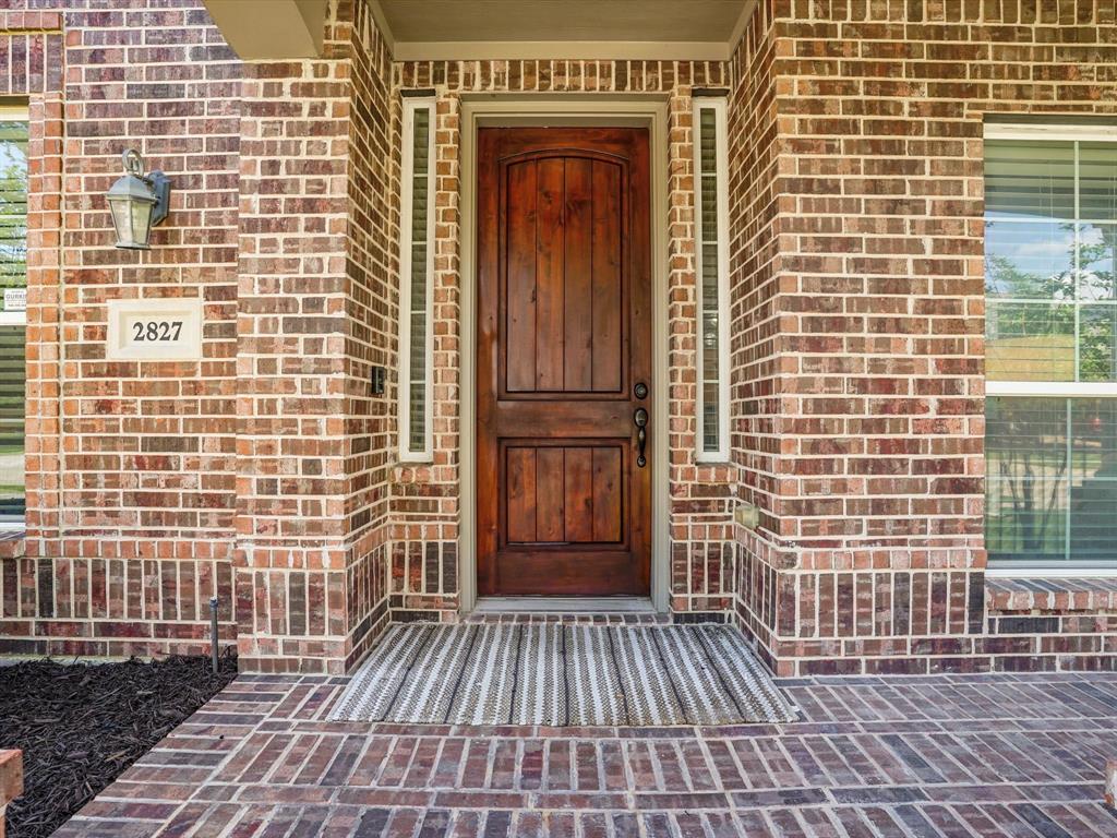 2827 Mariposa Drive