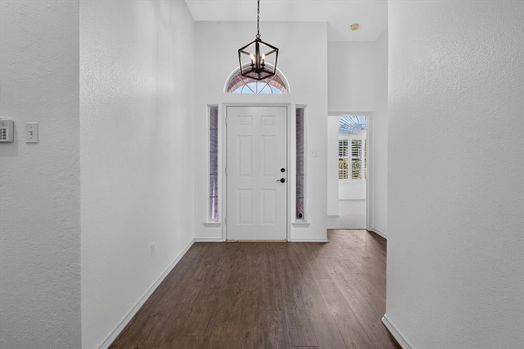 2613 Lakeshore Drive