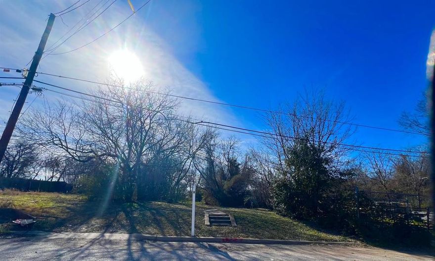 Excellent investment opportunity! Unimproved lot situated in an area that allows for duplex construction (buyer to verify zoning and building requirements). The property offers approximately 9,156 sqft, providing ample space for residential development. Located in an established neighborhood with ongoing growth and redevelopment, this lot is ideal for investors or builders looking to develop a duplex or income-producing property. Convenient access to major roads, downtown Dallas, and surrounding amenities.

Additionally, a similar lot is also available for sale at 1529 Fleetwood Street, offering a great opportunity to acquire multiple parcels in the same area for future development.