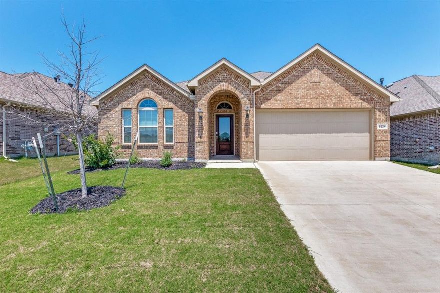MOVE-IN READY! GREAT PRICE! Spacious 4 BDRM 2.5 BATH Across from PARK. UPDATES include: INTERIOR PAINT, NEW CARPET in all 4 Bedrooms, ROOF 2023 & more. Beautiful Wood-like Tile Flooring flows seamlessly in main areas and walkways, Kitchen boasts WHITE CABINETS, GRANITE ISLAND, GAS Cooktop Range, Pantry and Breakfast Nook Open to Living Room with FIREPLACE. Primary Bedroom has ENSUITE Bath featuring SEPARATE SHOWER, Garden Tub, Double-Sink Vanity & Walk-in Closet. Versatile Split Bedroom Layout. Covered Patio, Fenced Backyard. Neighborhood offers Community Pool, Walking Path, Playground. HOME SHOWS WELL!
*Buyer to verify ALL Information including Schools*