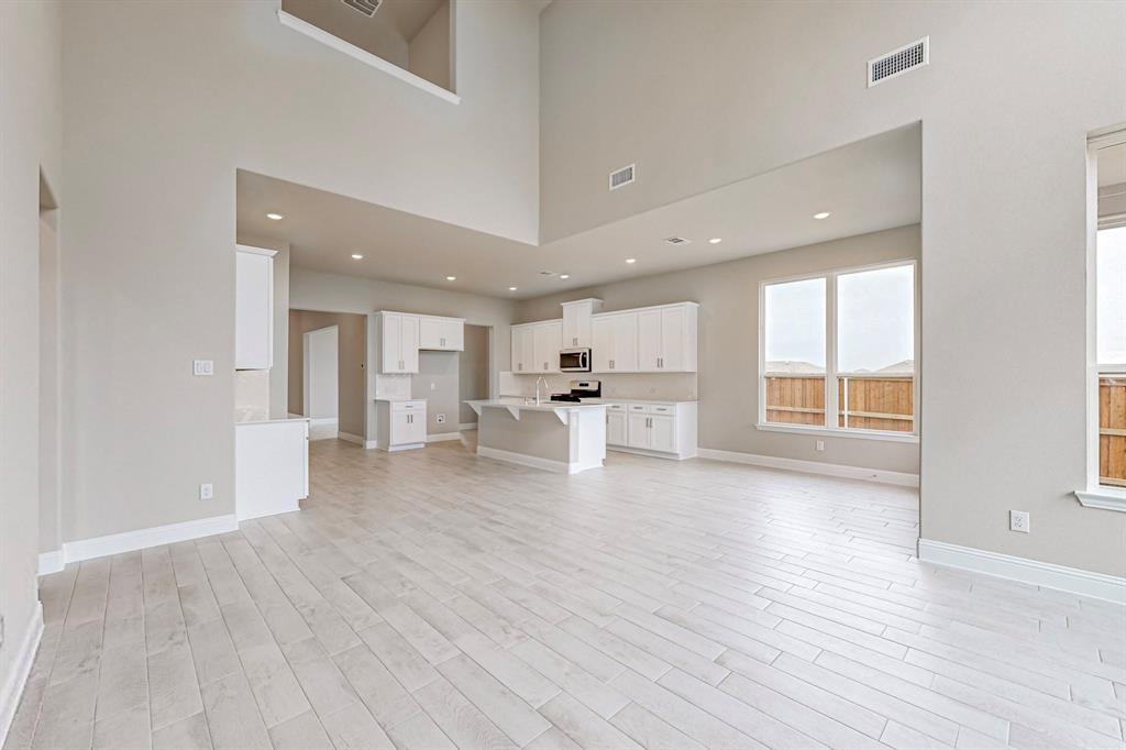 ANACAPRI PHASE 1A - Residential Lease