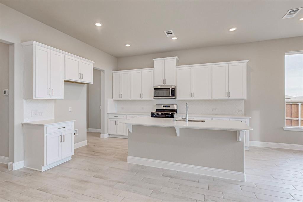 ANACAPRI PHASE 1A - Residential Lease