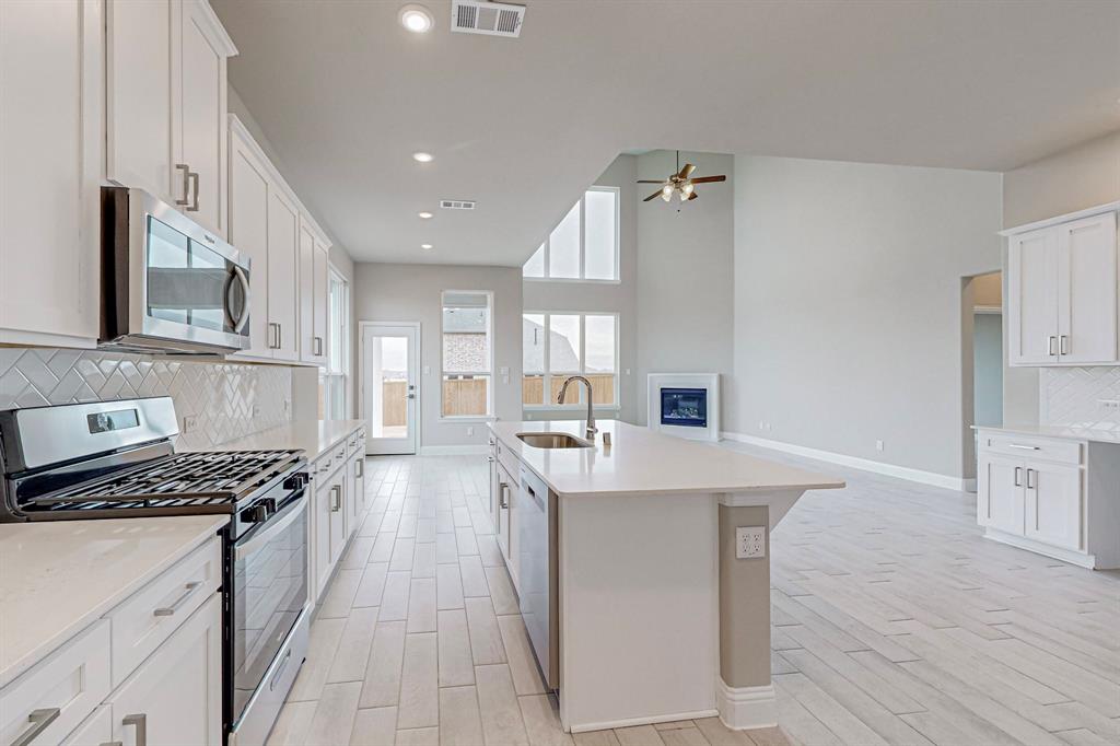 ANACAPRI PHASE 1A - Residential Lease