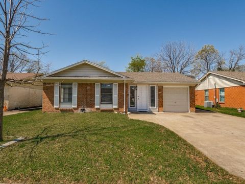 Photo of 2905 Rilla Drive, Garland, TX 75041 (MLS # 21212259)