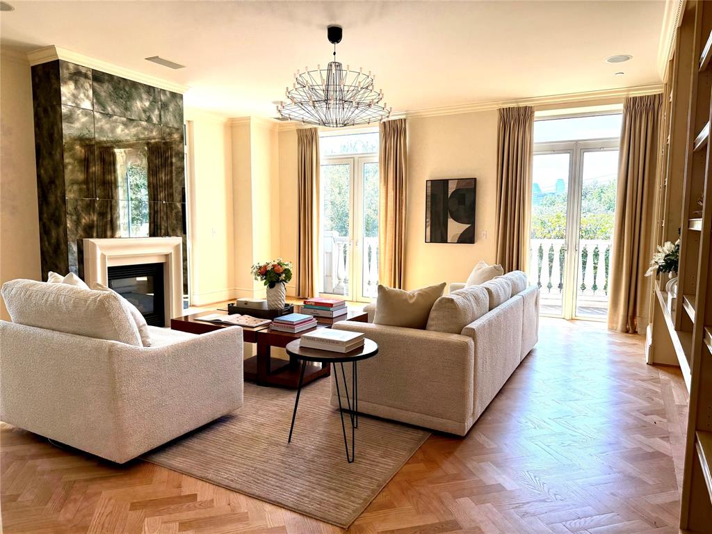 3505 Turtle Creek Boulevard 2A