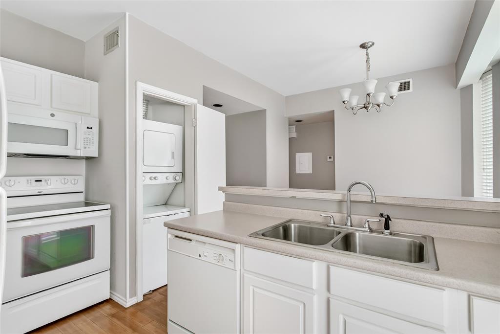 2002 N Fitzhugh Avenue 1