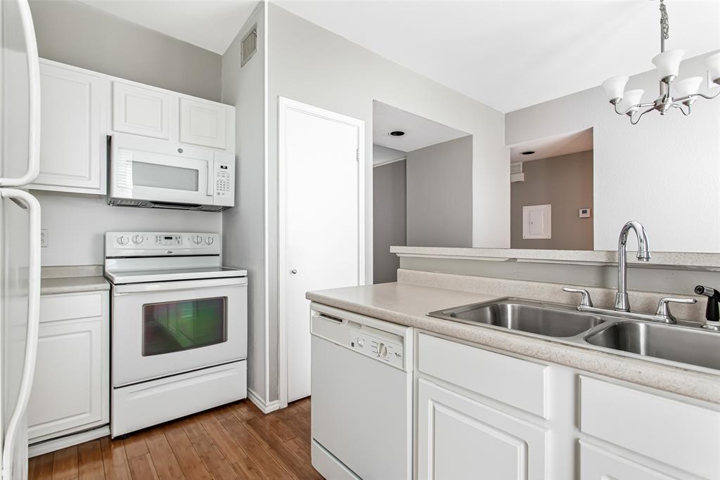 2002 N Fitzhugh Avenue 1