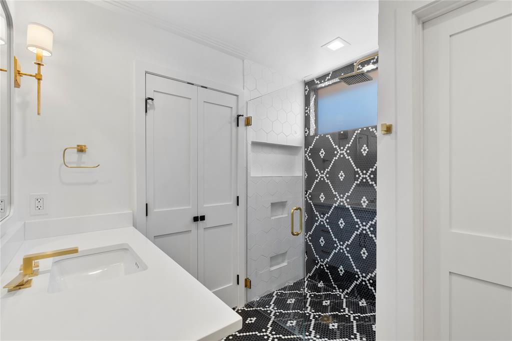 Compound Condo - Residential Lease