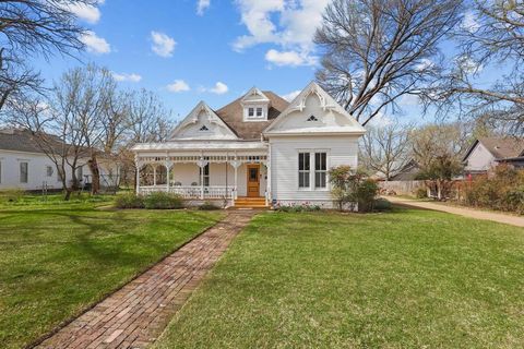 813 W Main Street Waxahachie TX 75165