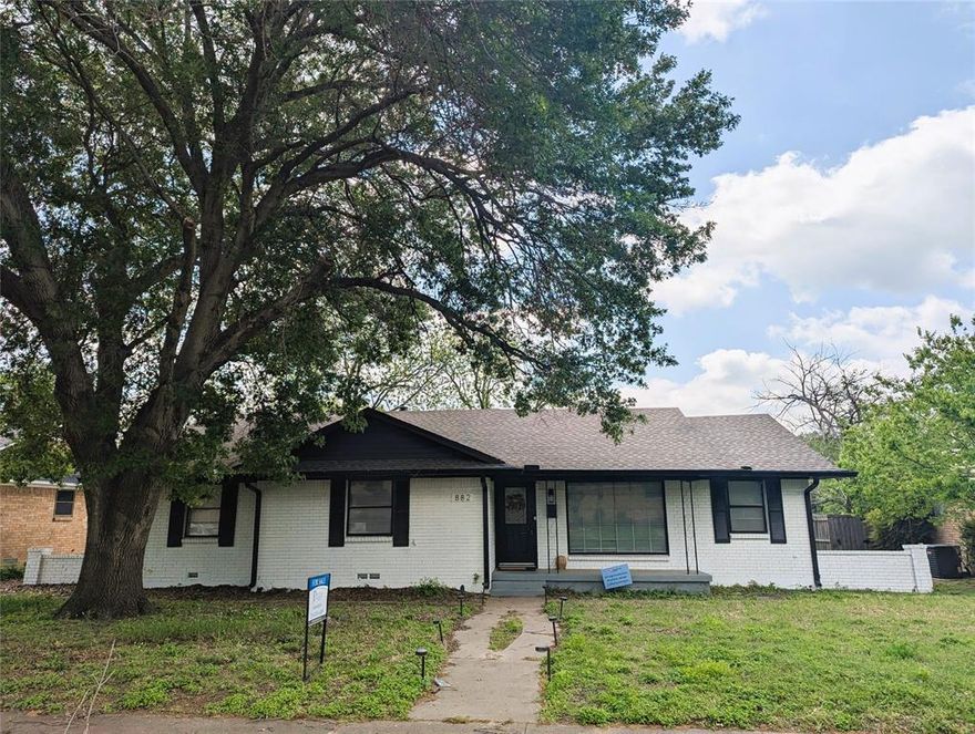 Come to see this charming 3 bed and 2 and a half bath brick home that was remodeled in August 2022. As you walk in, you come into this living room with a fireplace that connects to the eat-in kitchen that has white cabinets. Warm and neutral paint throughout the house. Oversized pantry and bonus room that can be used as personal office or library. Roof replaced in July 2022. Don't miss out this opportunity.
Walking distance to schools, easy access to highways and shopping areas.