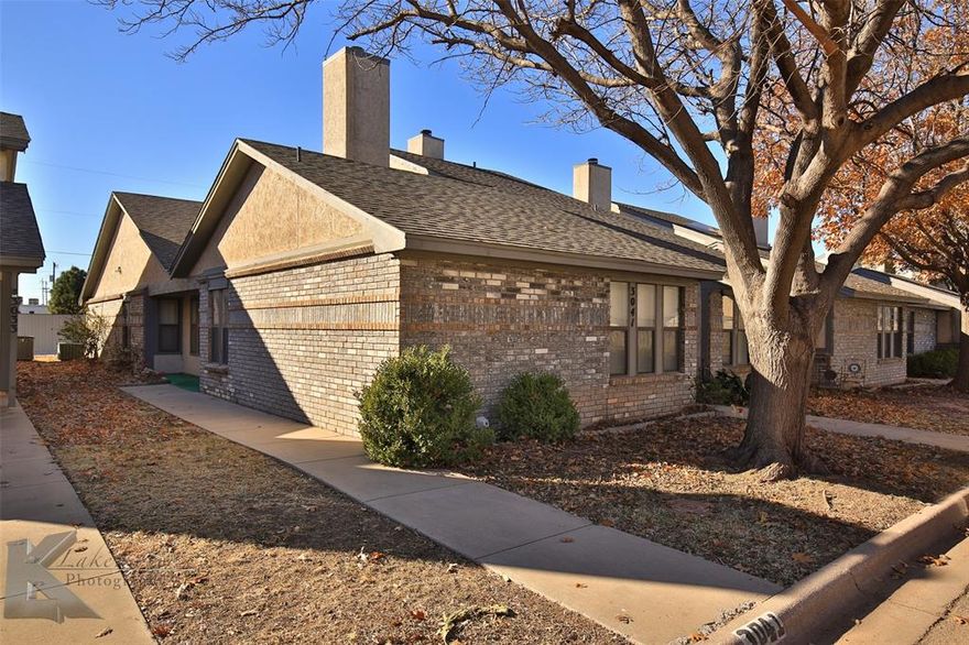 Pristine Single Level Town Home in The Crossing! Many tasteful updates including handsome granite counters and complementing kitchen ceramic tile. Bright and open floor plan with two spacious bedrooms sharing the updated bath with walk in shower. Great convenience to Abilene's south side shopping, Red Bud Park walking trail and YMCA facilities. Ready for an Immediate Move In!!!