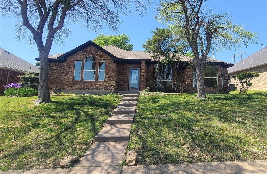 Photo of 625 Grand Cayman Way, Mesquite, TX 75149 (MLS # 21017906)