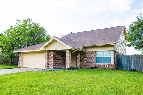 Photo of 2558 Slaton Drive, Grand Prairie, TX 75052 (MLS # 21250410)