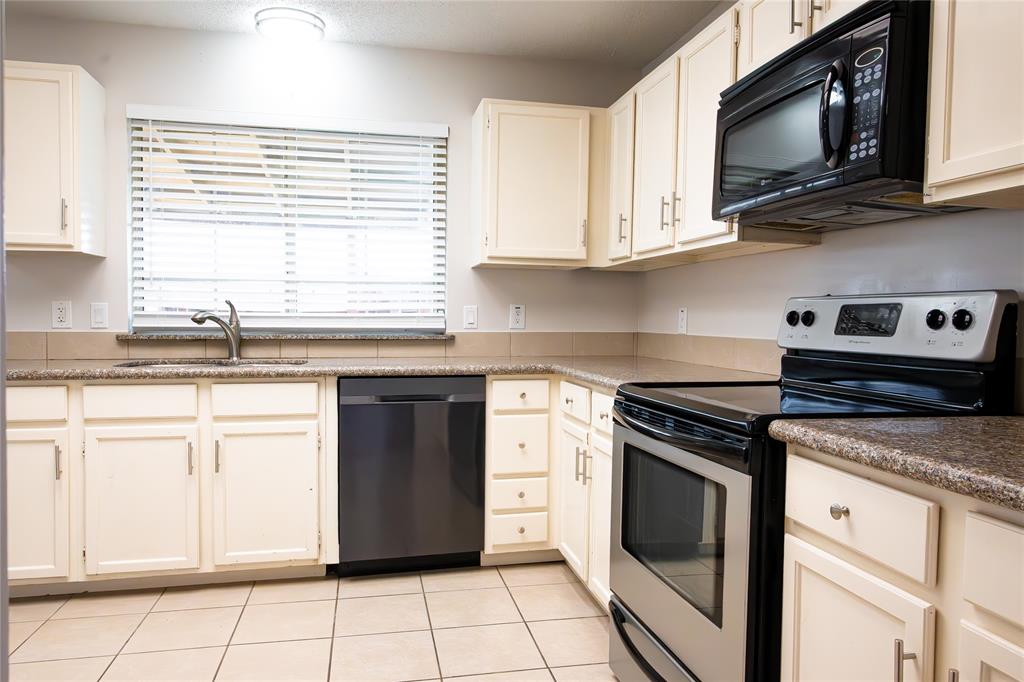 Oak Hollow Grand Prairie - Residential