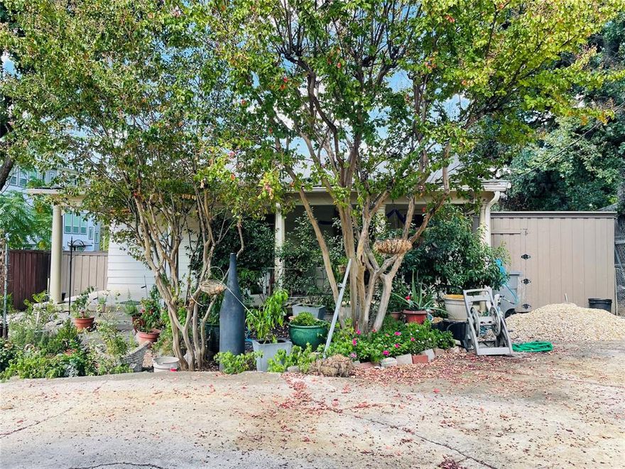 Nearly a QTR. ACRE 9120 Sq Ft LOT one of the LARGEST in the area! ZONED MF2 Lot Dimensions 52 x 184. Amazing opportunity for a BUILDER and or DEVELOPER to build DUPLEXES or TOWNHOMES! ALLEY Access for optional access into and out of TOWNHOMES and or DUPLEXES. Properties to be sold at LOT VALUE!
Excludes:Seller to remove any items permanently installed or built in as desired
